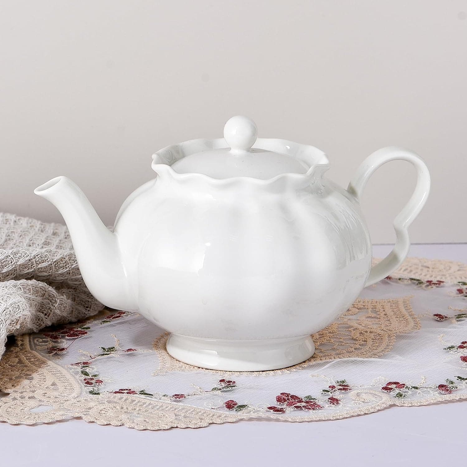 Tea Pot with Infuser for Loose Leaf Tea, 33oz, Ceramic Teapot with Tea Strainer, New Bone Porcelain Teapot